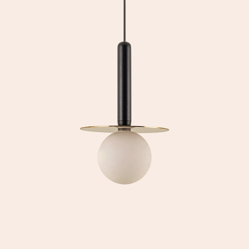 Hanglamp in de vorm van een schijf in houtskoolgrijs