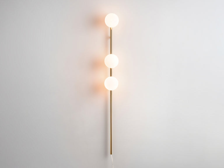 Wall clearance ball light